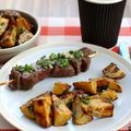 Brochettes de boeuf aux échalotes et pommes de terre aux herbes (recette barbecue)