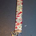 Bracelet liberty fond beige fleurs rouges oranges