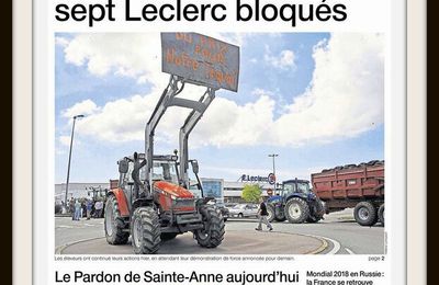 Les agriculteurs paralysent les hypers Leclerc