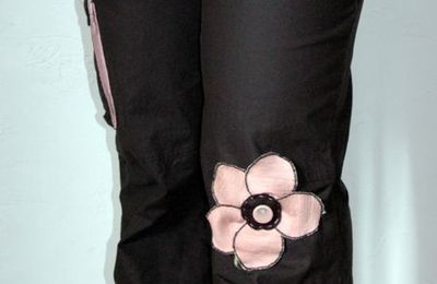 customisation fleurie d'un pantalon 
