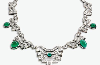 Collier de platine, diamants et émeraudes cabochons, vers 1940