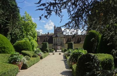 PATRIMOINE NORMAND: l'un des plus beaux manoirs du Pays d'Auge est à vendre!