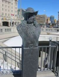 Buste de Frontenac au Monument aux Valeureux, à Ottawa
