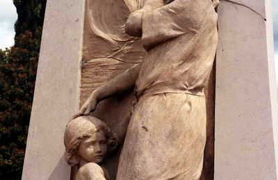 Représentations féminines sur les monuments aux morts