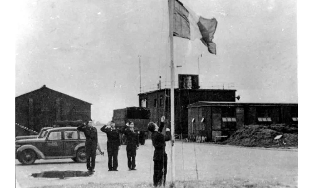 CEREMONIE POUR LES 80 ANS DE L'ARRIVEE DU GUYENNE A ELVINGTON
