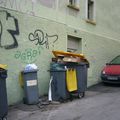 Le spectacle des poubelles de la rue du Balcon