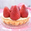 Tartelettes aux fraises sur un délicat biscuit aux amandes sans gluten et sans lactose