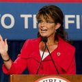 Ron Paul, Herman Cain et Sarah Palin montent