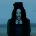 Madonna dans New Moon? FAUX