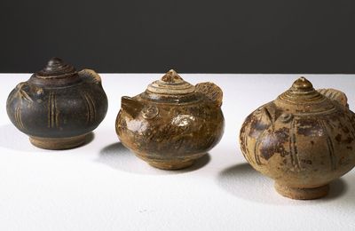 Lot de trois pots à chaux en forme d'oiseau, Khmer, 12°-13°siècle