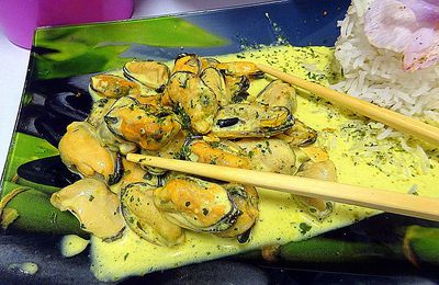 Recette asiatique - moules décoquillées à la sauce coco /curry avec du riz