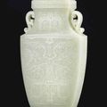 Important vase archaique en jade céladon très pâle, Chine, Dynastie Qing (1644-1911)
