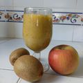 Smoothie de pomme aux kiwis