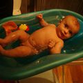 Le bain du bambin se fait dans le grand bain ! 