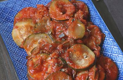 Courgettes à la tomate et origan