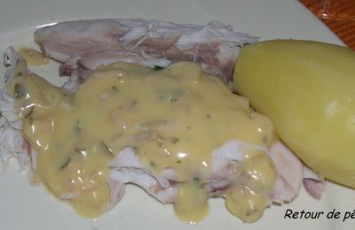 BAR DE LIGNE EN CROUTE DE SEL ET SA SAUCE BEARNAISE