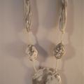 Collier Silver and White