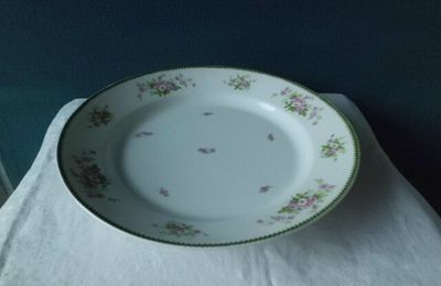 Petit plat en porcelaine de Limoges, marque J.B.T § Cie Limoges France 1918 1930