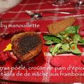 Foie gras poêlé en croûte de pain d'épices, rösti, salade de mâche aux framboises