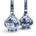 A pair of Chinese blue and white bottle vase . Kangxi (1662-1722) 