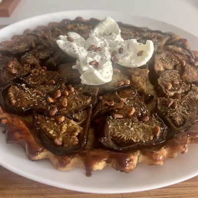 Tatin aubergine, burrata et pignons