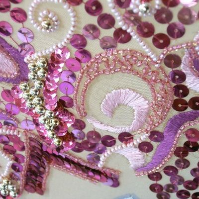 La broderie de Lunéville et broderie perlée