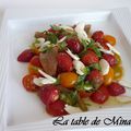 Salade de tomates et fraises à la verveine et aux amandes fraîches