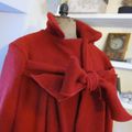 Un manteau AGLAE en laine bouillie rouge pour Nathalie...