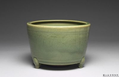 Tripod incense burner in celadon glaze, Longquan ware, Ming dynasty (1368-1644)