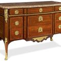 Exceptionnelle et large commode à ressaut central. Estampillé de J. F. Leleu, reçu Maître en 1764. Époque Transition Louis XV-Lo