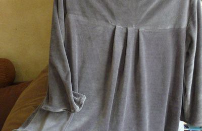 blouse tunique en velours ras de couleur gris