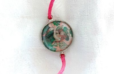 Bracelet cabochon rond avec verre et sa fée du printemps