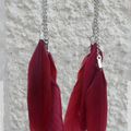 Boucles d'Oreilles Plumes Rouges Avec Chaînette Métal Argenté 15 cm