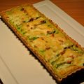 Tarte aux apserges vertes, pesto d'asperges et tomme de brebis