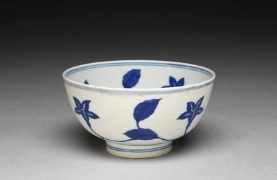 Bowl with floral decoration in underglaze blue, Ming dynasty, Wanli mark and period (1573-1619)
