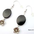 BO210 - Boucles d'oreille en tagua noire et fleur métal argenté