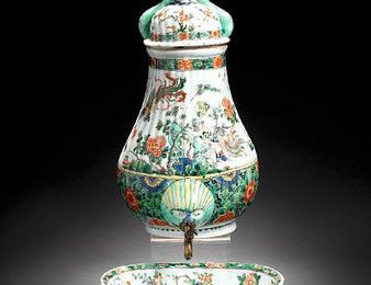 A famille verte fluted pear-shaped cistern, cover and a basin. Kangxi