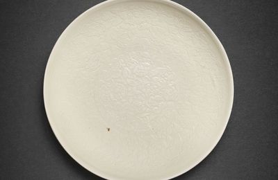 A large and finely moulded Dingyao dish, Jin dynasty