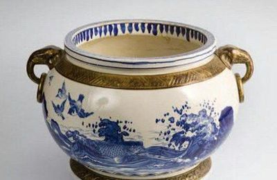 Attribué à Bordeaux, manufacture VIEILLARD Jardinière globulaire. Vers 1870. 