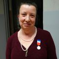 Bernadette Axissa reçoit la médaille d'honneur du travail