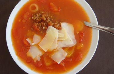 SOUPE DE TOMATES À L'EPEAUTRE