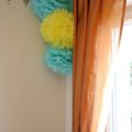 DIY paper pom-poms (des pom-poms en papier pour bébé)