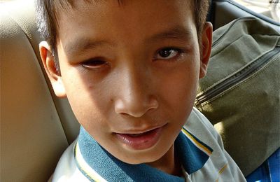 Le regard neuf du jeune Cambodgien Charoeun.