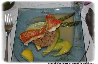 ROUGETS A LA PLANCHA  AUX ASPERGES VERTES ET SA PUREE D'AIL