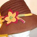 chapeau avec fleur en feutre