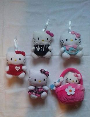 Lot de peluches Hello Kitty