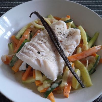 Cabillaud et petits légumes à la vanille, citron vert et lait de coco