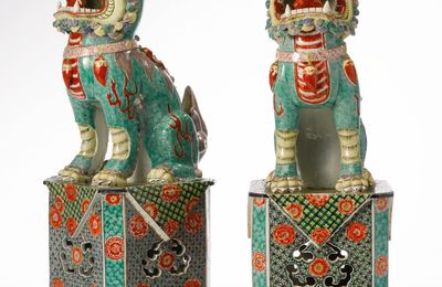 A large pair of susancai figures of buddhist lions, Qing dynasty, Kangxi period (1662-1722)
