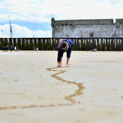 Les pieds dans le sable glacé, il n'y a pas de