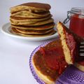 Pancakes aux graines de chia & confiture fraises/goji peu sucrée